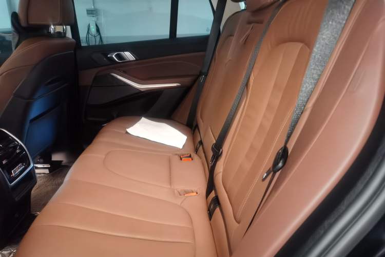 Used BMW X5 2021 xDrive40i Luxury Model with M Sport Package Left Rear Seat