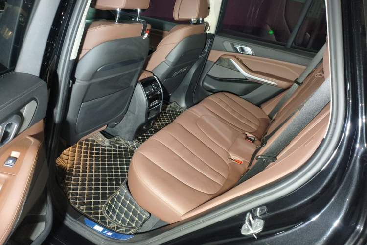 Used BMW X5 2021 xDrive40i Luxury Model with M Sport Package Left Rear Seat