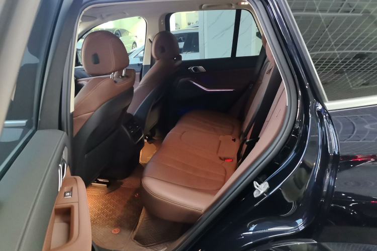 Used BMW X5 2021 xDrive40i M Sport Package Left Rear Seat