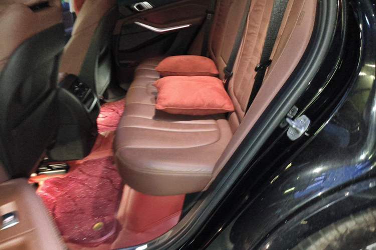 Used BMW X5 2021 xDrive40i M Sport Package Left Rear Seat