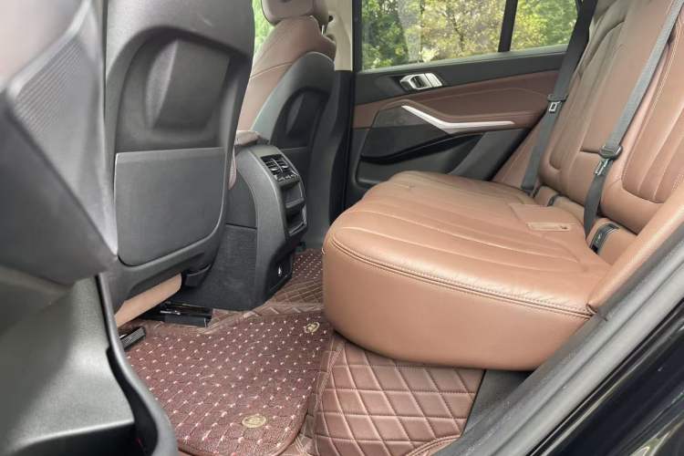 Used BMW X5 2021 xDrive30i M Sport Package Left Rear Seat