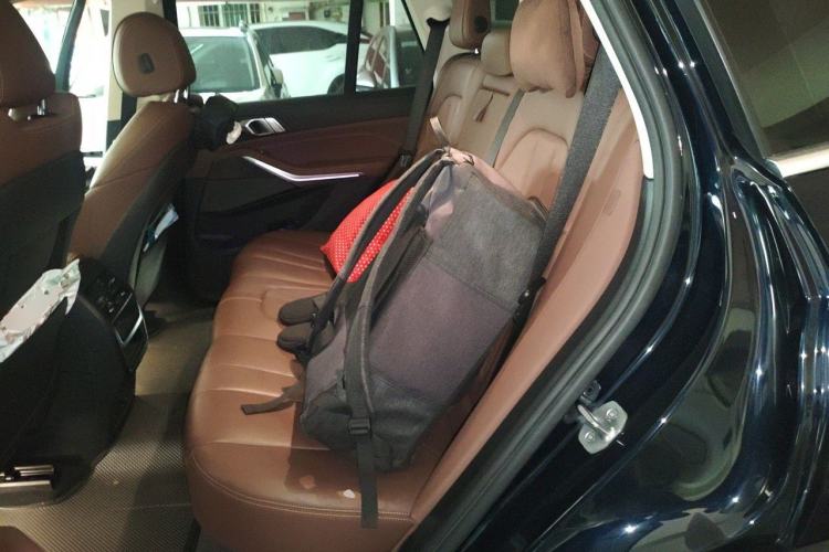 Used BMW X5 2021 xDrive40i M Sport Package Left Rear Seat