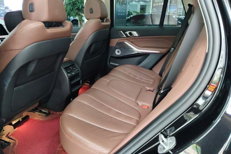 Used BMW X5 2021 xDrive40i M Sport Package Left Rear Seat
