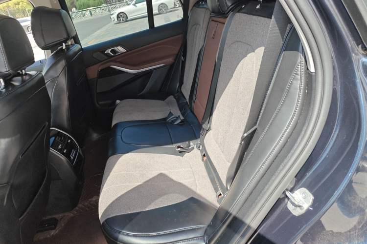 Used BMW X5 2021 xDrive40i Luxury Model with M Sport Package Left Rear Seat