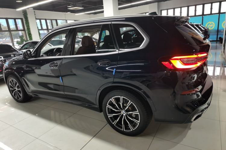 Used BMW X5 2021 xDrive30i M Sport Package Left Side