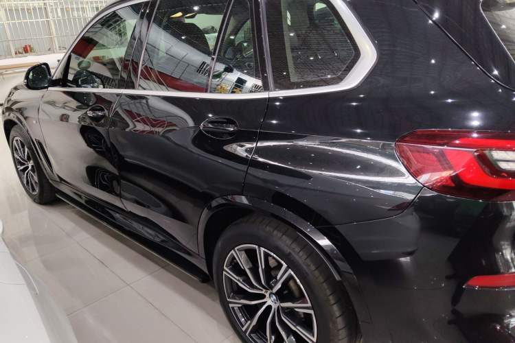 Used BMW X5 2021 Restyled xDrive30i M Sport Package Left Side