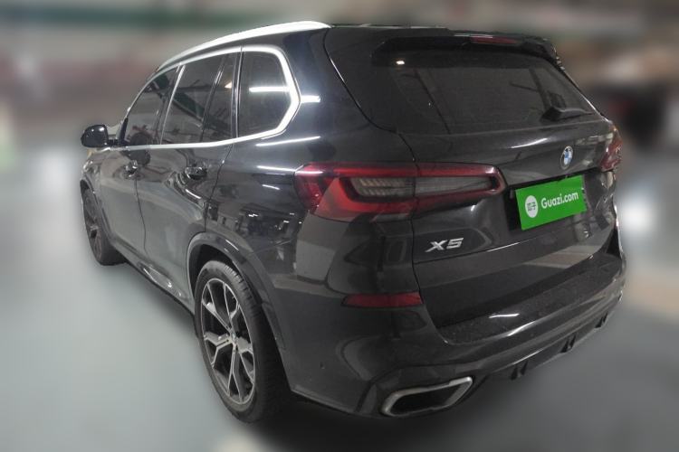 Used BMW X5 2021 xDrive40i Luxury Model with M Sport Package Rear Left 45 Deg