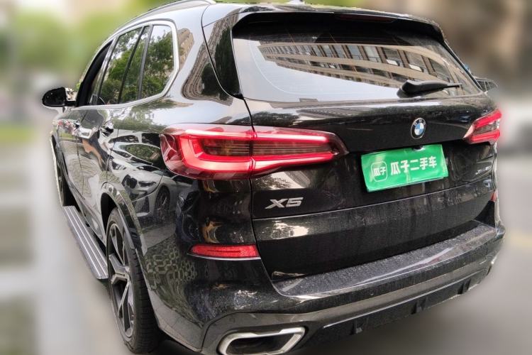 Used BMW X5 2021 xDrive40i Luxury Model with M Sport Package Rear Left 45 Deg