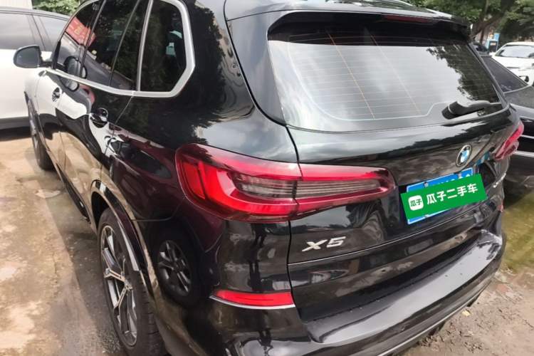 Used BMW X5 2021 xDrive40i Luxury Model with M Sport Package Rear Left 45 Deg