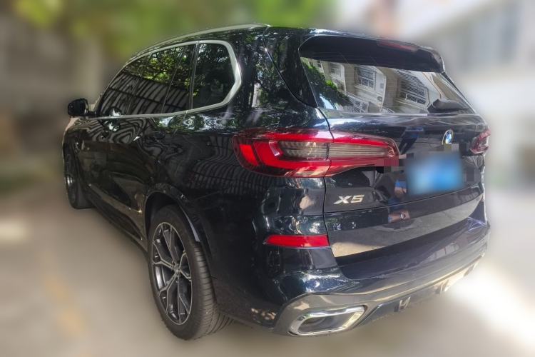 Used BMW X5 2021 xDrive40i Luxury Model with M Sport Package Rear Left 45 Deg