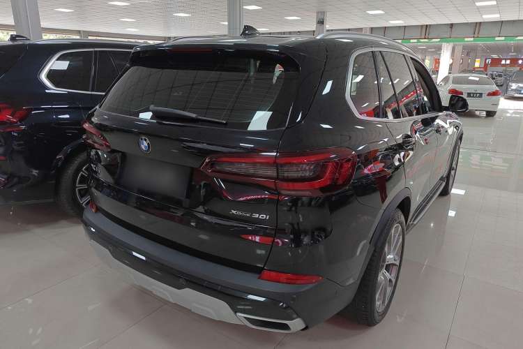 Used BMW X5 2021 xDrive30i X Design Package Rear Right 45 Deg