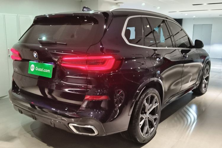 Used BMW X5 2021 xDrive40i Luxury Model with M Sport Package Rear Right 45 Deg