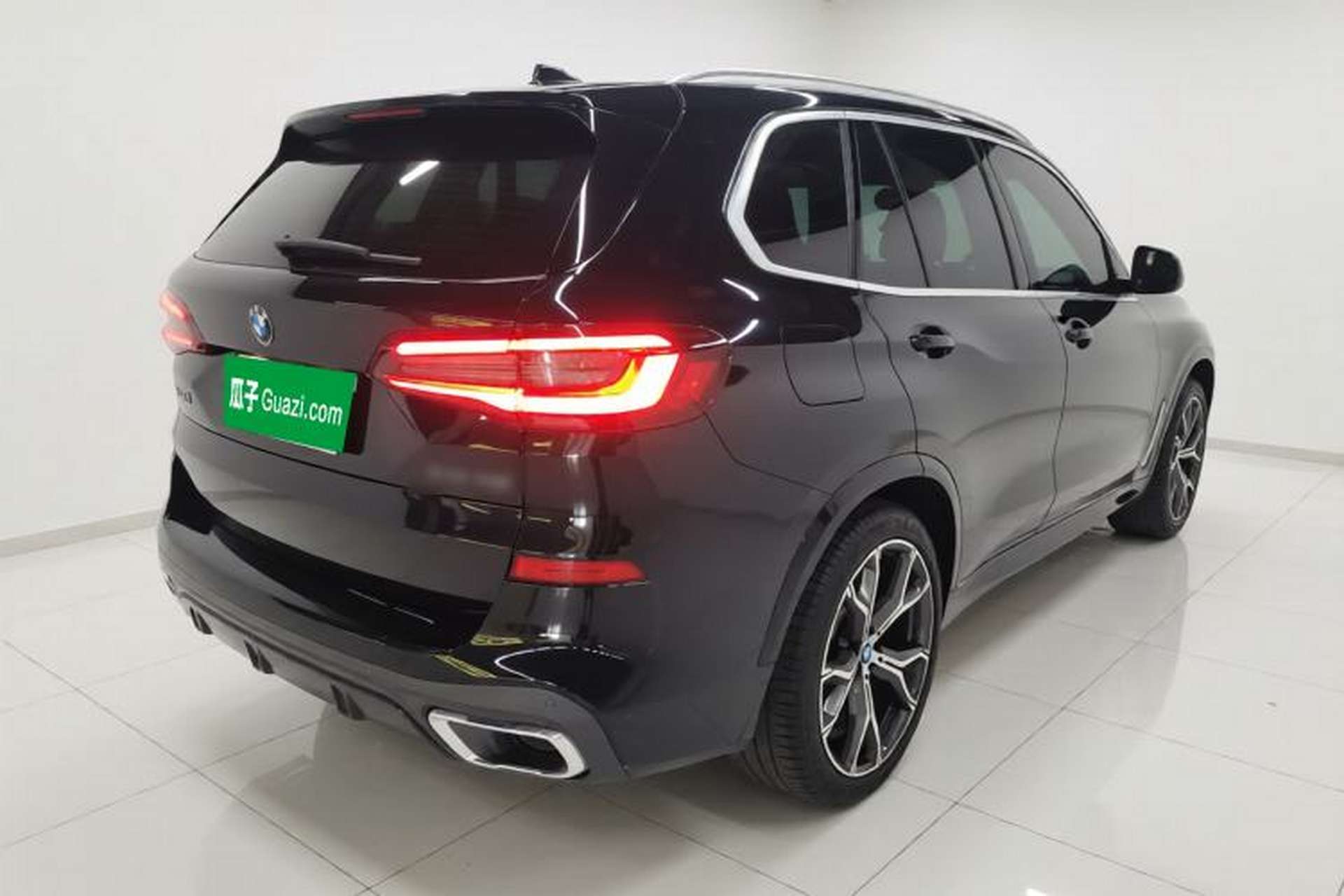 Used BMW X5 2021 xDrive40i Luxury Model with M Sport Package Rear Right 45 Deg