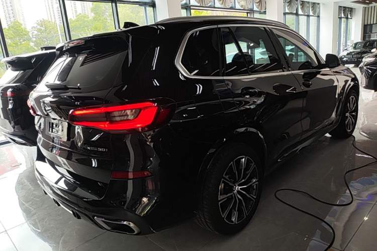 Used BMW X5 2021 xDrive30i M Sport Package Rear Right 45 Deg