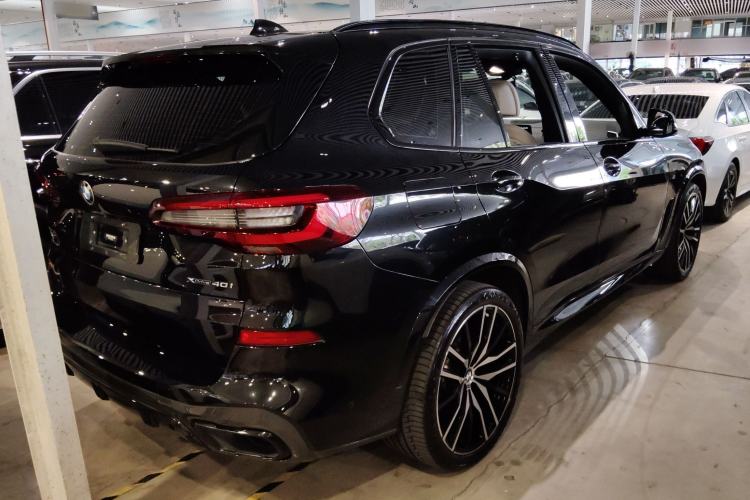 Used BMW X5 2021 xDrive40i Luxury Model with M Sport Package Rear Right 45 Deg
