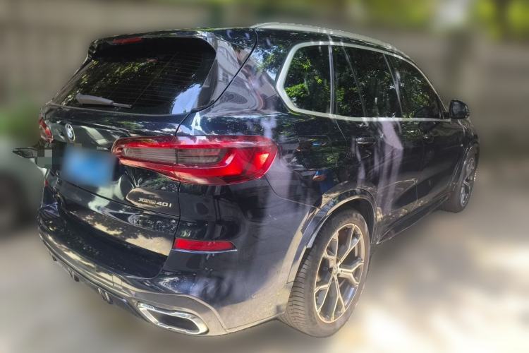 Used BMW X5 2021 xDrive40i Luxury Model with M Sport Package Rear Right 45 Deg