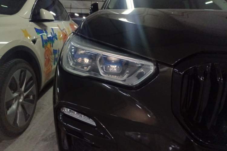 Used BMW X5 2021 xDrive40i Luxury Model with M Sport Package Right Front Headlight