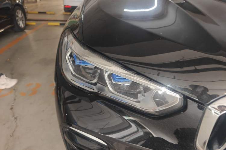 Used BMW X5 2021 xDrive40i Luxury Model with M Sport Package Right Front Headlight