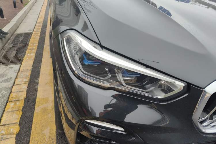 Used BMW X5 2021 xDrive40i Luxury Model with M Sport Package Right Front Headlight