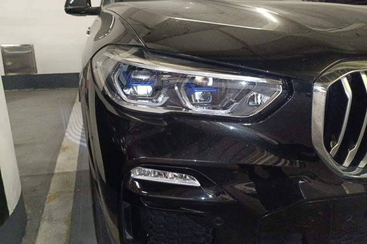 Used BMW X5 2021 Restyled xDrive40i Luxury Version M Sport Package Right Front Headlight