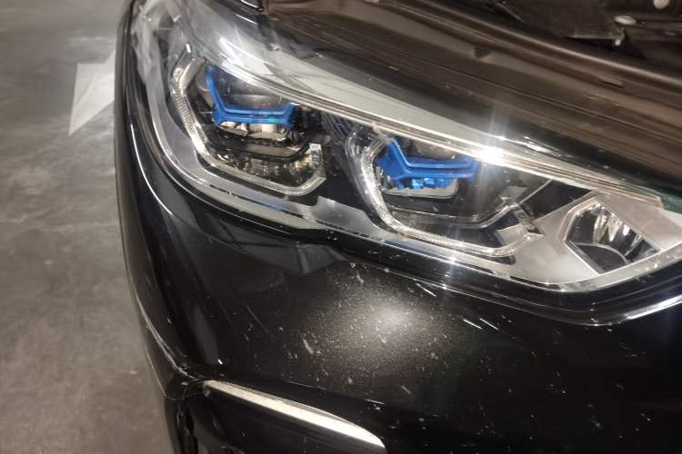 Used BMW X5 2021 xDrive40i Luxury Model with M Sport Package Right Front Headlight