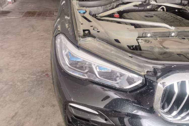 Used BMW X5 2021 xDrive40i Luxury Model with M Sport Package Right Front Headlight