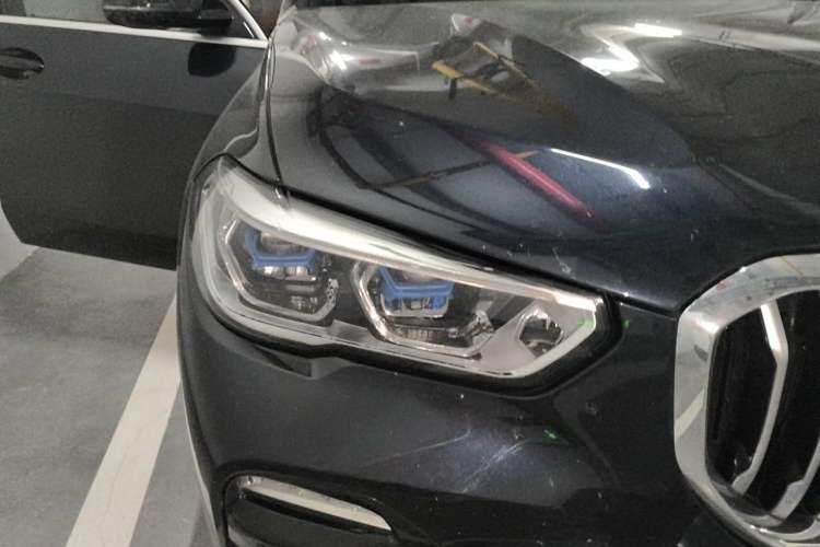 Used BMW X5 2021 xDrive40i Luxury Model with M Sport Package Right Front Headlight
