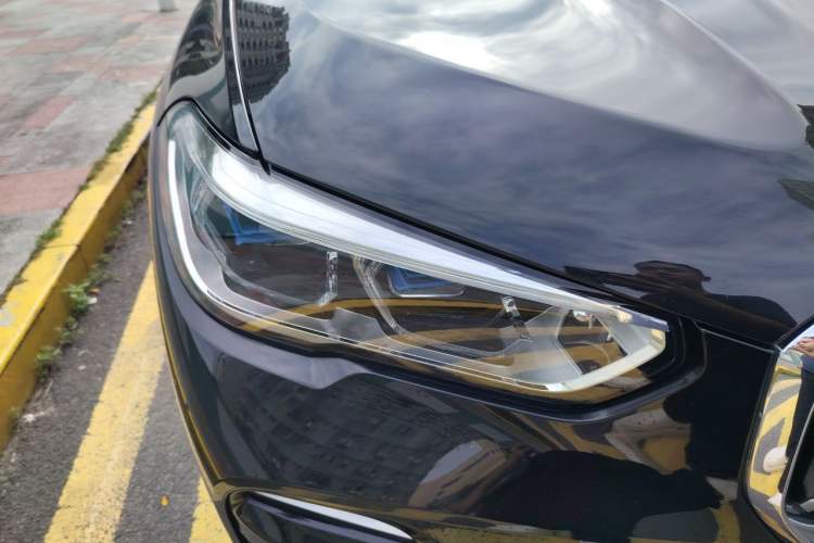 Used BMW X5 2021 xDrive40i Luxury Model with M Sport Package Right Front Headlight