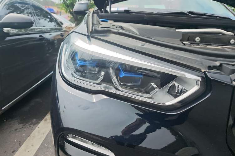 Used BMW X5 2021 xDrive40i Luxury Model with M Sport Package Right Front Headlight