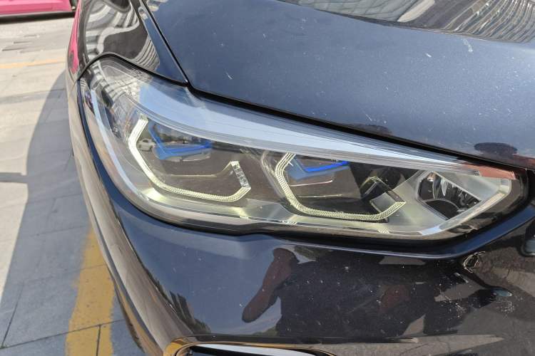 Used BMW X5 2021 xDrive40i Luxury Model with M Sport Package Right Front Headlight