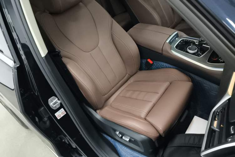Used BMW X5 2021 Restyled xDrive40i M Sport Package Right Front Seat