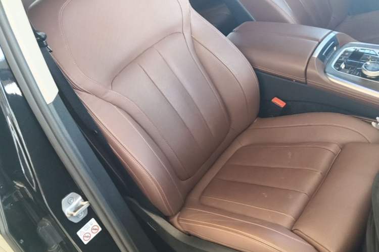 Used BMW X5 2021 xDrive40i Luxury Model with M Sport Package Right Front Seat