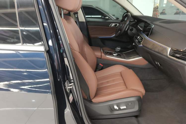 Used BMW X5 2021 xDrive40i M Sport Package Right Front Seat