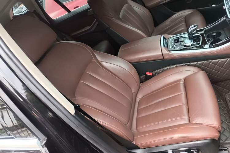Used BMW X5 2021 xDrive40i Luxury Model with M Sport Package Right Front Seat