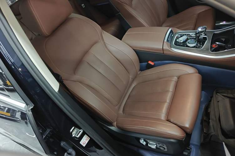 Used BMW X5 2021 Restyled xDrive40i Luxury Version M Sport Package Right Front Seat