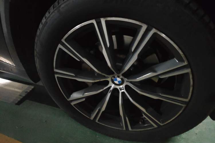 Used BMW X5 2021 Restyled xDrive30i M Sport Package Right Front Wheel Hub