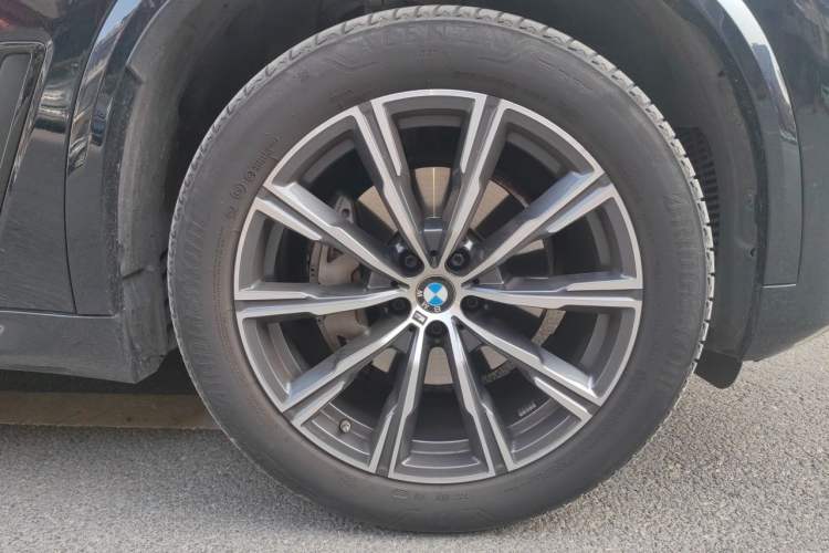 Used BMW X5 2021 Restyled xDrive40i M Sport Package Right Front Wheel Hub