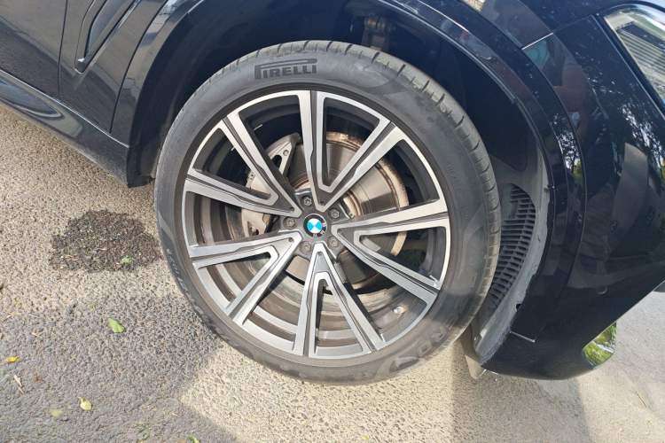 Used BMW X5 2021 xDrive40i M Sport Package Right Front Wheel Hub