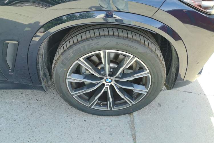 Used BMW X5 2021 Restyled xDrive30i M Sport Package Right Front Wheel Hub