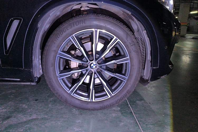 Used BMW X5 2021 xDrive30i M Sport Package Right Front Wheel Hub