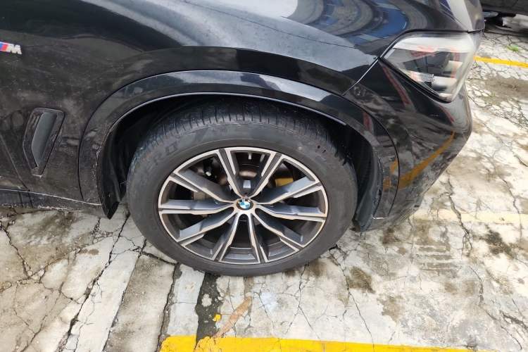 Used BMW X5 2021 xDrive30i M Sport Package Right Front Wheel Hub