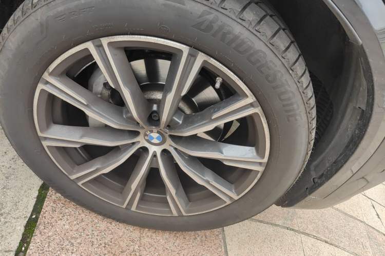 Used BMW X5 2021 xDrive30i M Sport Package Right Front Wheel Hub