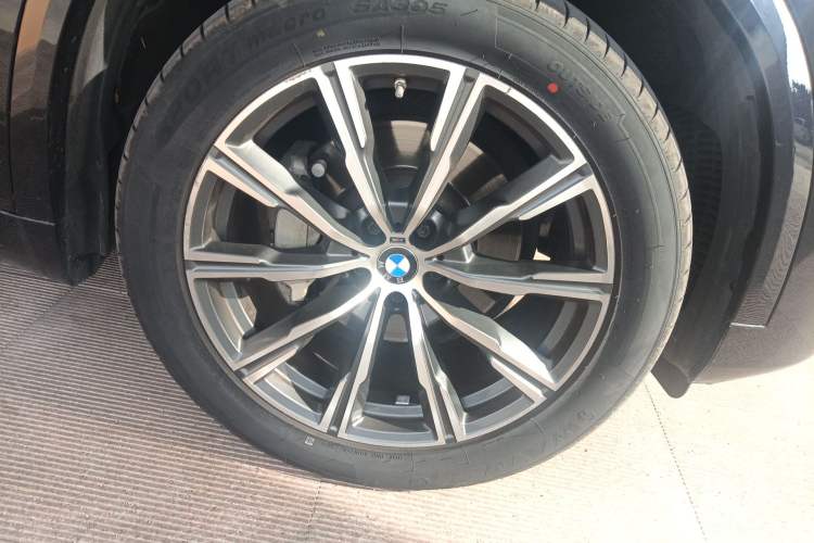 Used BMW X5 2021 xDrive30i M Sport Package Right Front Wheel Hub