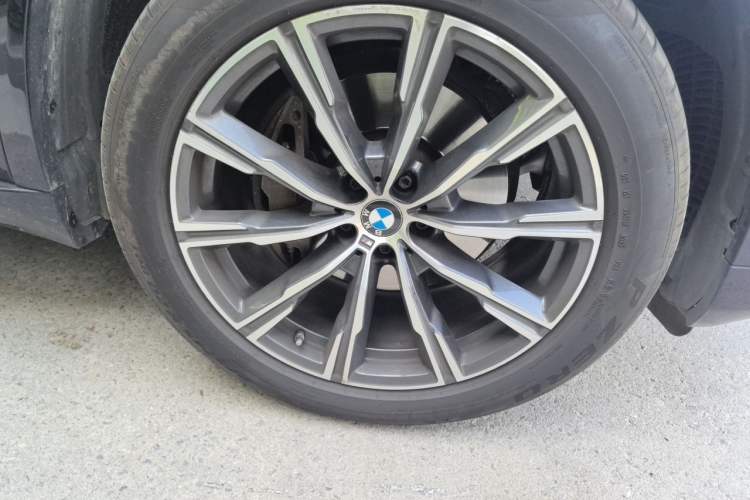 Used BMW X5 2021 xDrive40i M Sport Package Right Front Wheel Hub