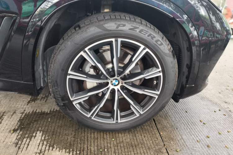 Used BMW X5 2021 xDrive30i M Sport Package Right Front Wheel Hub