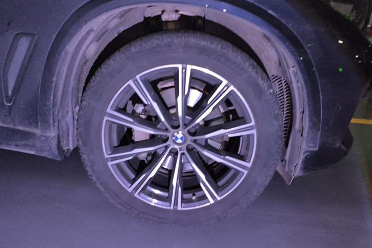 Used BMW X5 2021 xDrive30i M Sport Package Right Front Wheel Hub