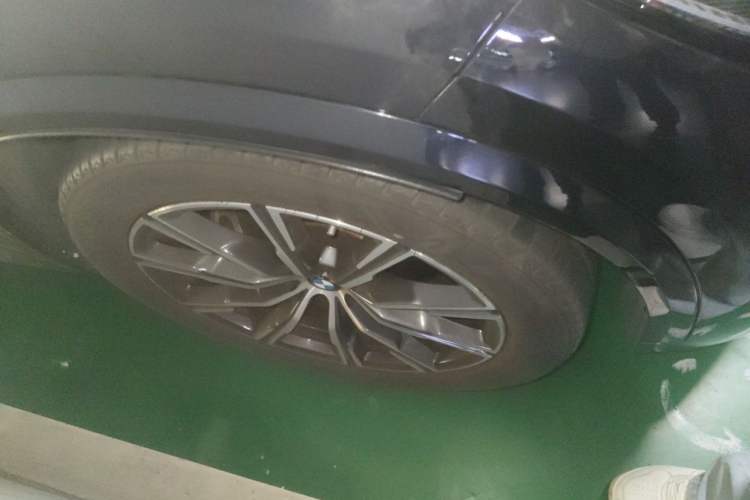 Used BMW X5 2021 Restyled xDrive40i M Sport Package Right Front Wheel Hub