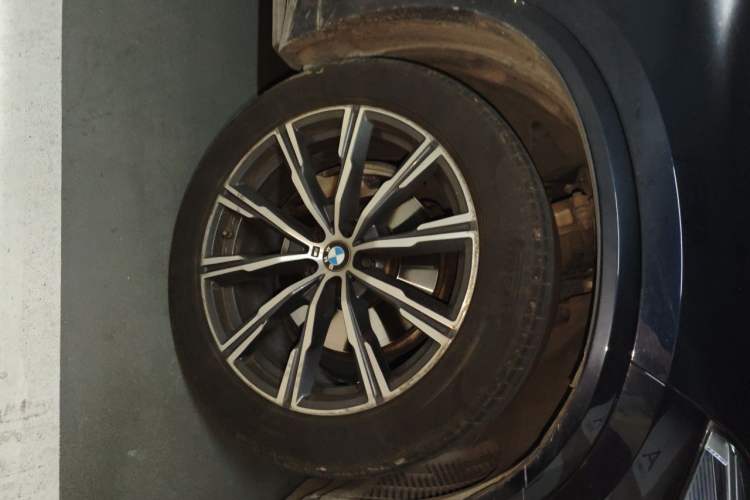Used BMW X5 2021 xDrive40i M Sport Package Right Front Wheel Hub