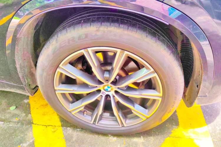 Used BMW X5 2021 Restyled xDrive30i M Sport Package Right Front Wheel Hub