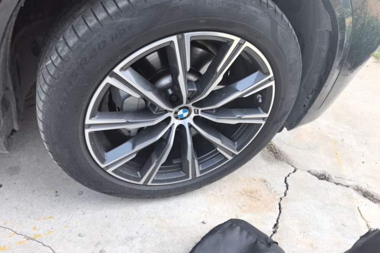 Used BMW X5 2021 Restyled xDrive30i M Sport Package Right Front Wheel Hub